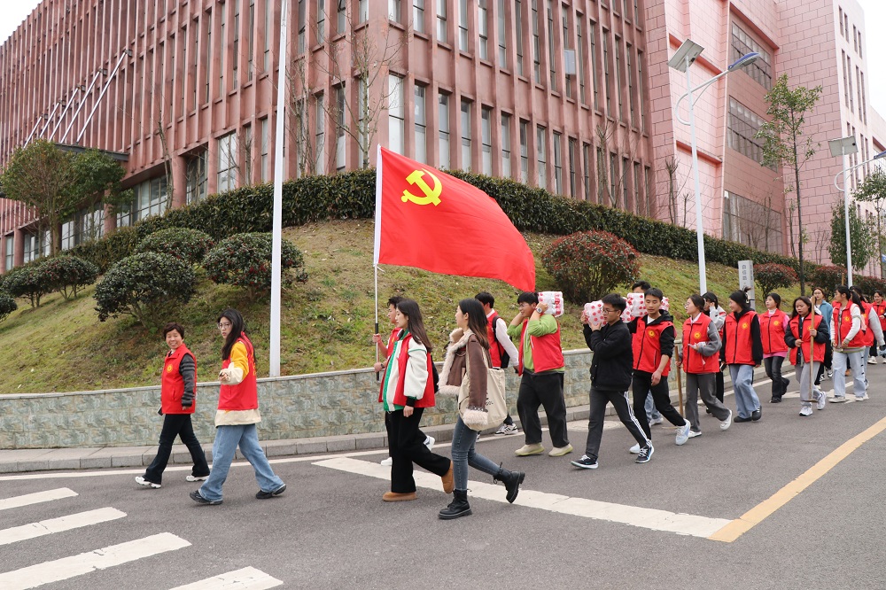 信息工程系黨總支開(kāi)展“我為校園種棵樹(shù)”主題黨日活動(dòng)